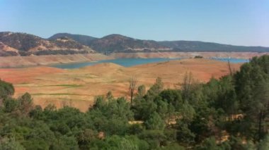 Oroville Gölü, Kaliforniya Ağustos 2021: Oroville Gölü 'nün yaz kuraklığı sırasında havadan görünüşü