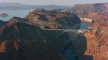 Mead Gölü, Nevada Mead Gölü 'nün havadan görünüşü. Helikopterden Cineflex ile çekilmiş. 