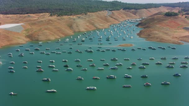 Barcos Alineados Lago Oroville Debido Poca Agua — Vídeo de stock