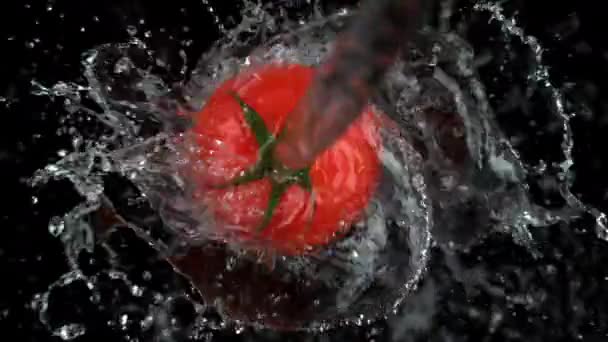 Agua Que Hace Girar Tomate Cámara Súper Lenta Grabado Con — Vídeos de Stock