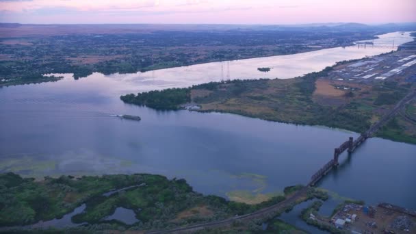 Flygfoto Över Columbia River Och Broar Tri Cities Området Washington — Stockvideo