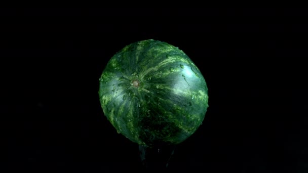 刀片穿过西瓜在超级慢动作 用幻影Flex 4K相机拍摄 — 图库视频影像