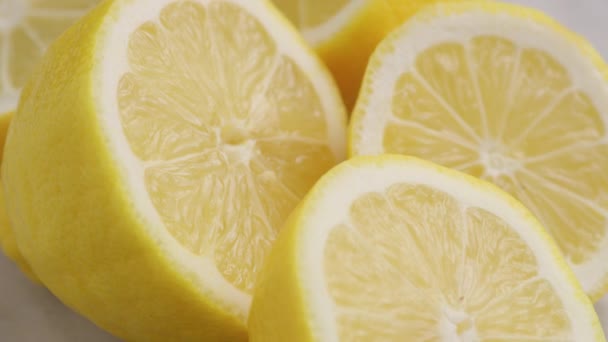 Närbild Färska Skivade Citroner — Stockvideo