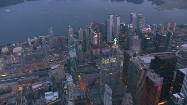 2019年から2019年にかけてカナダのトロント 日没のトロントの空中ビュー シネフレックスジンバルとRed 8Kカメラでヘリコプターから撮影 — ストック動画