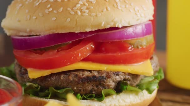 Geleneksel Amerikan Hamburgerinin Görüntüsü — Stok video