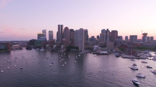 ボストン マサチューセッツ州 2019年頃 日没時のボストンの空の景色 シネフレックスジンバルとRed 8Kカメラでヘリコプターから撮影 — ストック動画