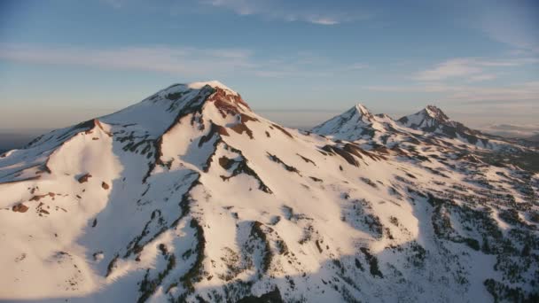Cascade Mountains Oregon 2019 Flygfoto Över Systerbergen Skjuten Från Helikopter — Stockvideo