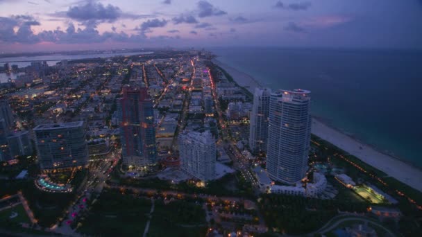 Miami Florida 2019 Dolaylarında Alacakaranlıkta Miami Plajı Nın Havadan Görüntüsü — Stok video