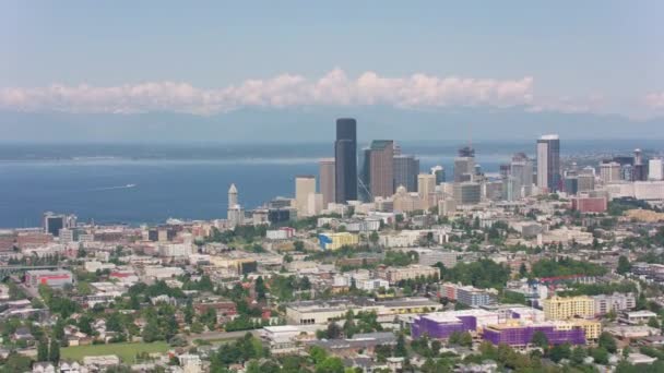 西雅图 华盛顿大约2019年 西雅图市中心的空中景观 直升机用Cineflex Gimbal和Red 8K相机拍摄 — 图库视频影像