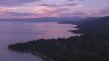 Tahoe Gölü üzerinde gün batımı, ABD görüntüleri