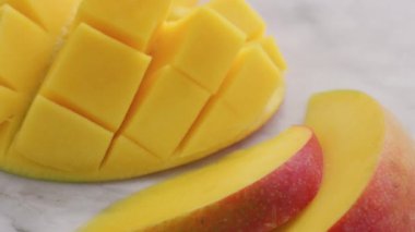 Taze kesilmiş mango. Yakın plan.