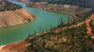 Oroville Gölü, Kaliforniya Ağustos 2021: Oroville Gölü 'nün yaz kuraklığı sırasında havadan görünüşü