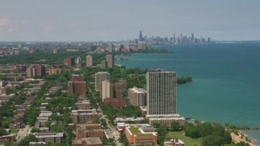 Chicago, Illinois 2019 dolaylarında. Sabah Chicago 'nun hava görüntüsü. Helikopterden Cineflex gimbal ve RED 8K kamerayla çekildi..