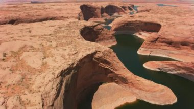 Powell Gölü, Utah 2019 dolaylarında. Powell Gölü 'nün havadan görünüşü. 