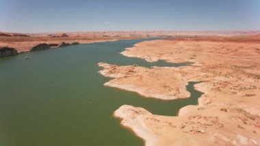 Powell Gölü, Utah 2019 dolaylarında. Powell Gölü 'nün havadan görünüşü.