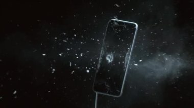 Mermi cep telefonunu çok yavaş çekimde çekiyor. Phantom Flex 4K yüksek hızlı kamera görüntüsü.