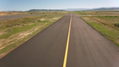 Bryce Canyon, Utah 2019 dolaylarında. Kalkış pistinin havadan görünüşü. Helikopterden Cineflex gimbal ve RED 8K kamerayla çekildi..
