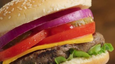 Geleneksel Amerikan hamburgerinin görüntüsü. 