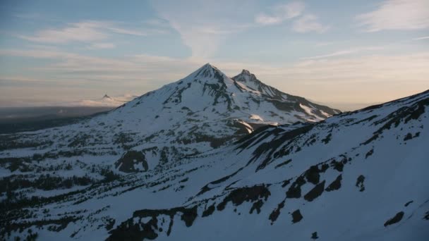 오레건 케이드 2019 산맥을 공중에서 수있다 헬리콥터 지멘스 카메라 — 비디오