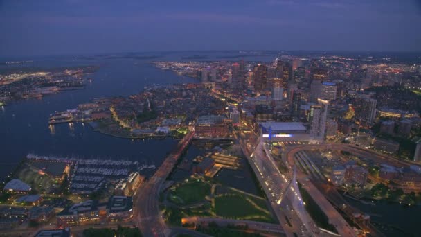 波士顿 马萨诸塞州 2019年左右 日落时从空中俯瞰波士顿 直升机用Cineflex Gimbal和Red 8K相机拍摄 — 图库视频影像