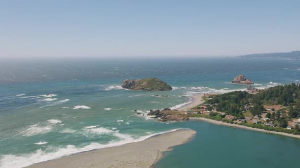 美しい海岸線や海の上の映像 自然景観 — ストック動画