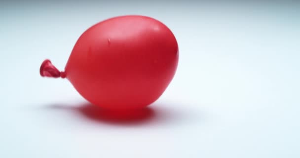 水球在超级慢动作中跳跃 在幻影Flex 4K上开枪 — 图库视频影像