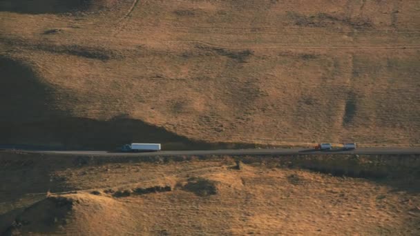 Oregon Por Volta 2021 Vista Aérea Semi Caminhões Dirigindo Longo — Vídeo de Stock