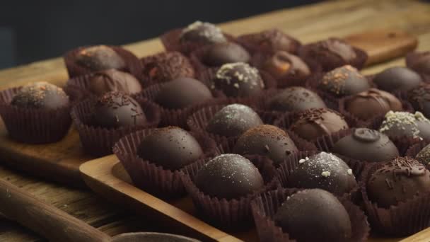 Cerca Imágenes Sabrosos Caramelos Chocolate — Vídeo de stock