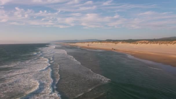 Πάνω Από Πλάνα Των Όμορφων Ακτών Και Της Θάλασσας Φύση — Αρχείο Βίντεο