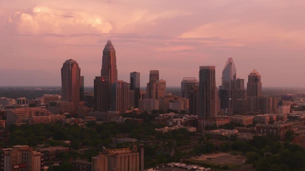 Charlotte Kuzey Carolina 2019 Dolaylarında Gün Batımında Charlotte Hava Görüntüsü — Stok video