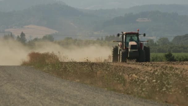 Combine Working Dusty Field Sunset Oregon Circa 2018 — Stock Video