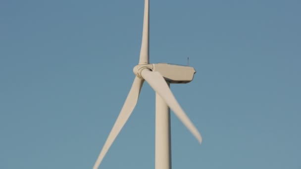 飞越俄勒冈州南部的俄勒冈州风力涡轮机农场 — 图库视频影像