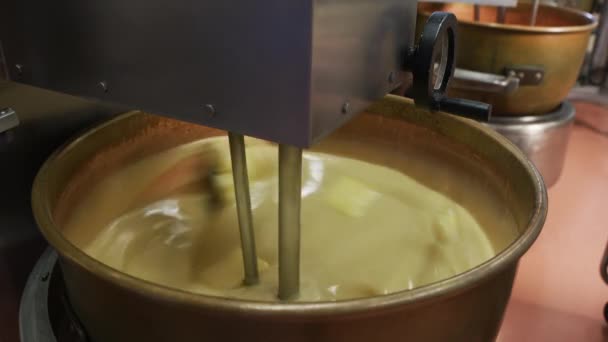 Ingredienti Miscelazione Cioccolato Fondente Fabbrica Caramelle — Video Stock