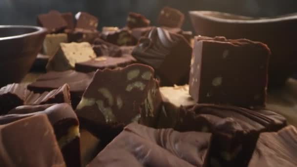 Közeli Felvétel Ízletes Csokoládé Cukorka — Stock videók