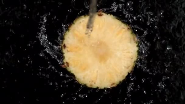 Eau Filant Ananas Ralenti Tourné Avec Caméra Phantom Flex — Video