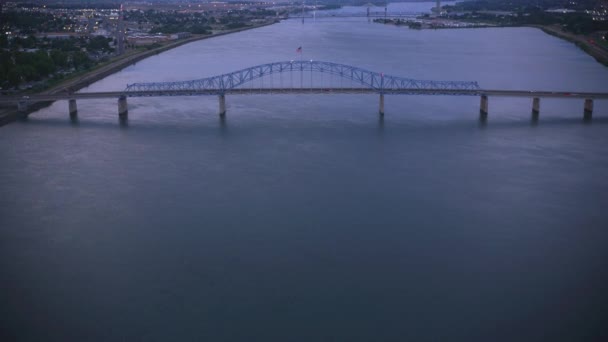コロンビア川と橋の空中写真 Tri Cities Washington — ストック動画
