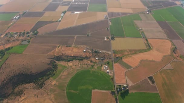 Flyger Över Klipporna Södra Oregon — Stockvideo