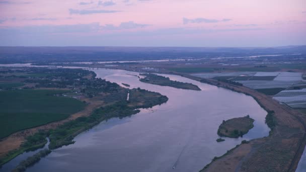 Luftaufnahme Des Columbia River Und Der Brücken Tri Cities Gebiet — Stockvideo