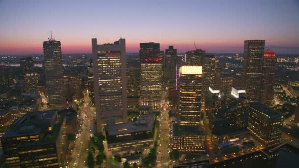 波士顿 马萨诸塞州 2019年左右 晚上从空中俯瞰波士顿 直升机用Cineflex Gimbal和Red 8K相机拍摄 — 图库视频影像
