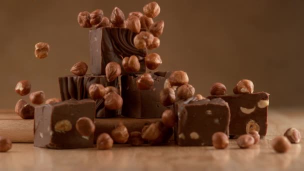 おいしいチョコレートキャンディーの映像を閉じます — ストック動画