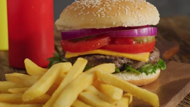 美国传统汉堡包的肉片 — 图库视频影像