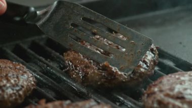 Izgarada pişirme hamburger