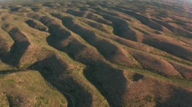 Büyük Kanyon, Arizona 2019 dolaylarında. Güneş doğarken Büyük Kanyon 'un havadan görünüşü. Helikopterden Cineflex gimbal ve RED 8K kamerayla çekildi..