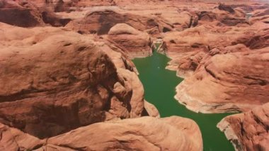 Powell Gölü, Utah 2019 dolaylarında. Powell Gölü 'nün havadan görünüşü.