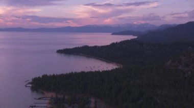 Tahoe Gölü üzerinde gün batımı, ABD görüntüleri