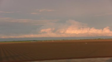 Otoyolda araba kullanmak, hareket görüntüleri. 