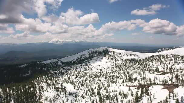 Cascade Mountains California 2018 Aerial View Lassen Peak Снято Вертолета — стоковое видео