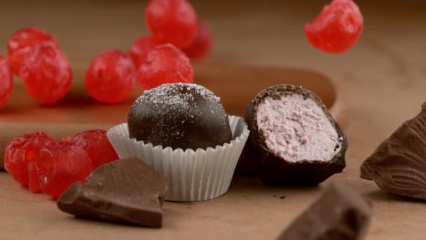 초콜릿 사탕의 영상을 클로즈업합니다 — 비디오