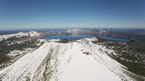 喀斯喀特山脉 俄勒冈州约2019年 从空中俯瞰火山口湖 直升机用Cineflex Gimbal和Red 8K相机拍摄 — 图库视频影像