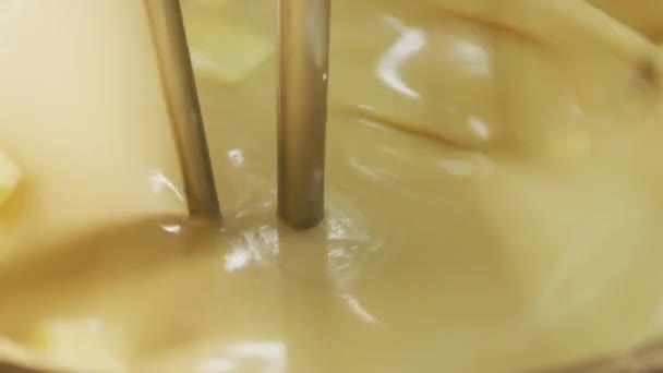 Mistura Ingredientes Para Chocolate Fábrica Doces — Vídeo de Stock